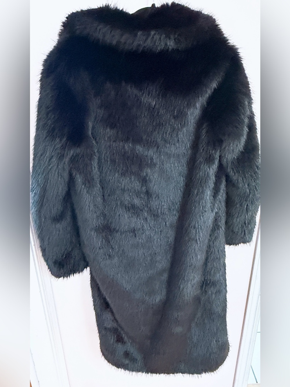 Aritzia Cortina Coat - Arctic Faux Fur - Picture 3 of 9